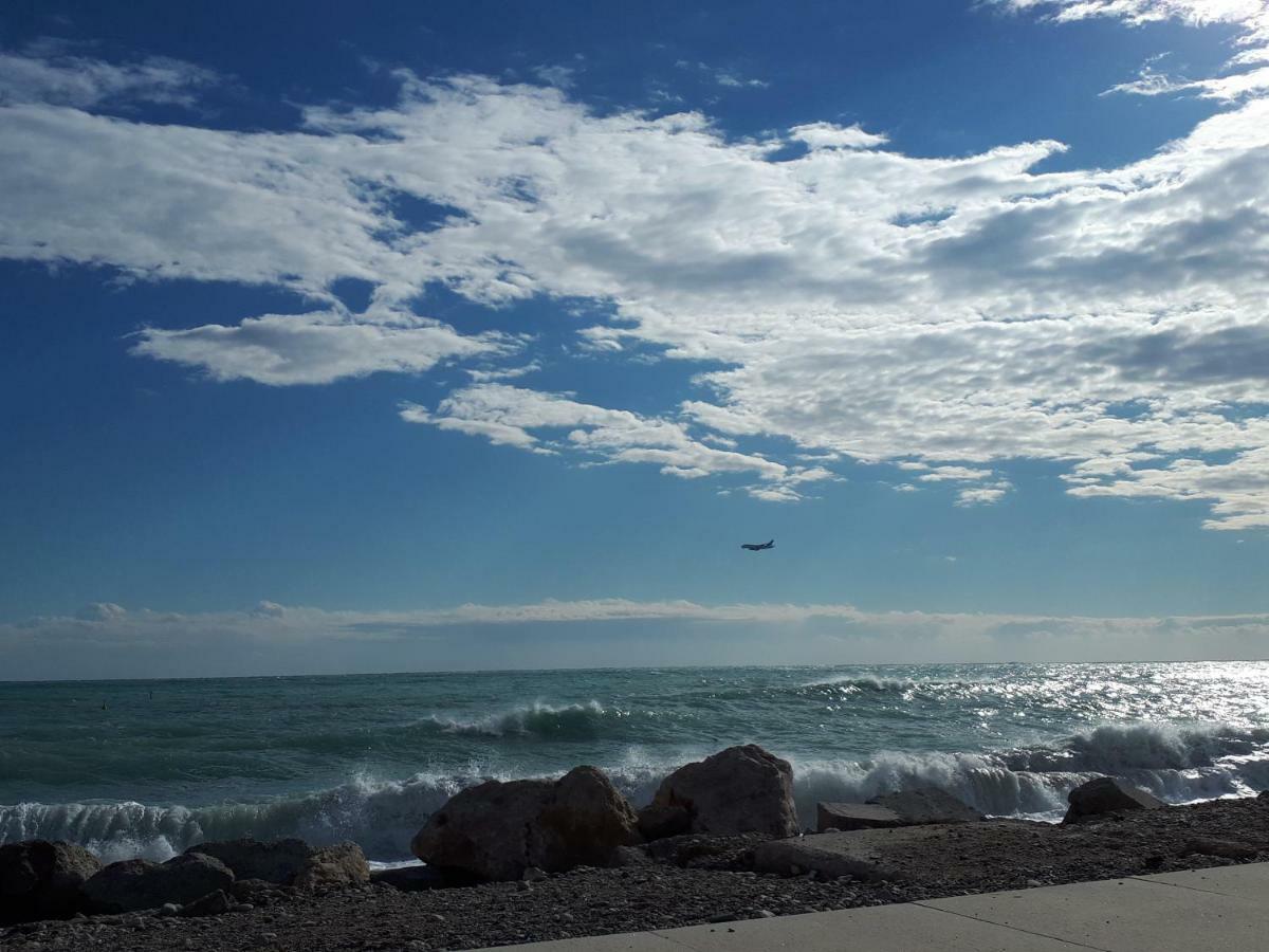 F2 Immeuble Les Pieds Dans L'Eau Daire Villeneuve-Loubet Dış mekan fotoğraf